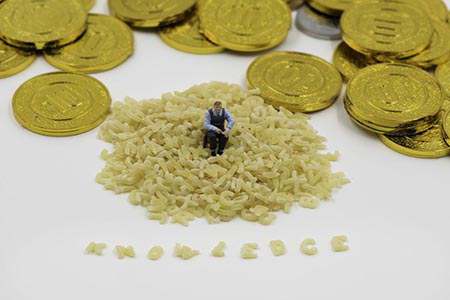 美国衰退风险降低，贵金属震荡趋势续